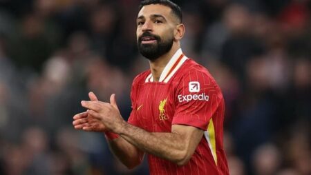 تقارير: محمد صلاح حريص على الاستمرار مع ليفربول.. لكن الموقف متوتر