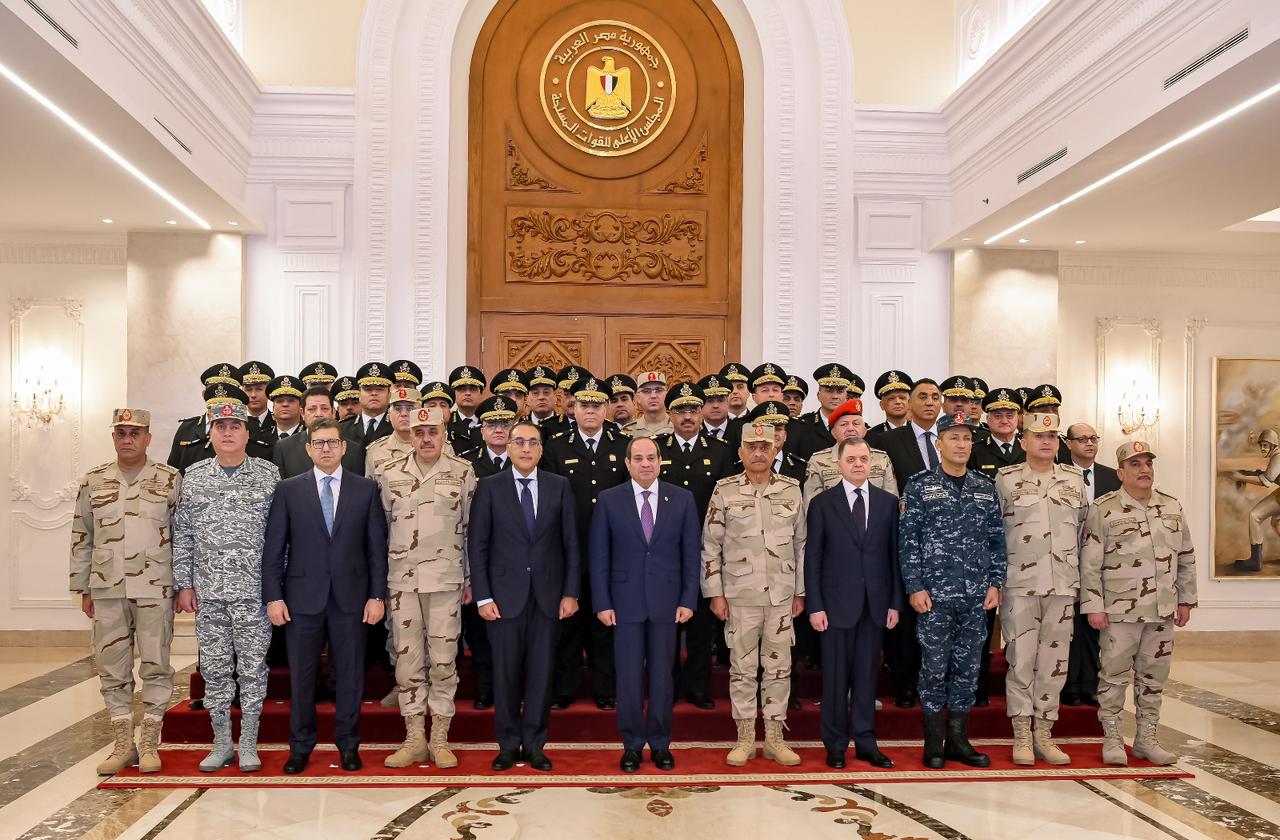 رسائل الرئيس السيسي من مقر القيادة الإستراتيجية بالعاصمة الإدارية الجديدة.. فيديو وصور