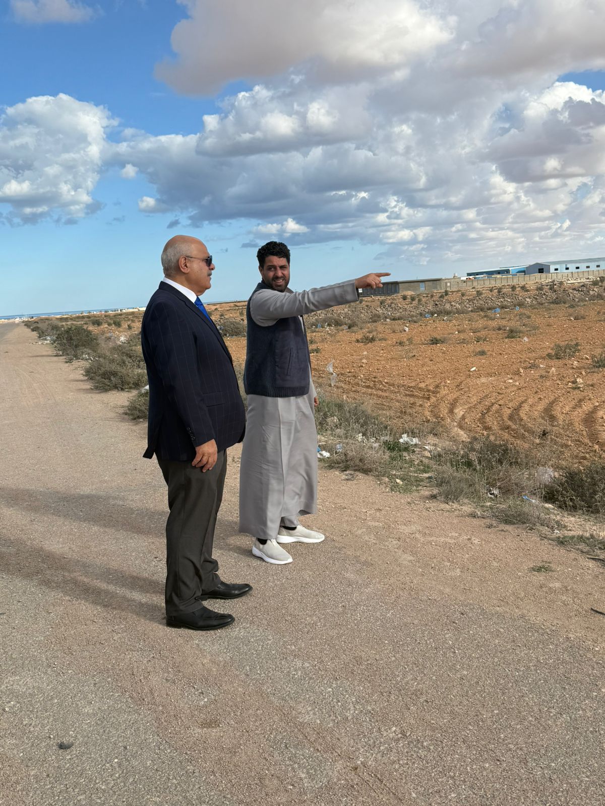 حازم حسني يتفقد الأرض المخصصة لإنشاء نادي الأجواد للرماية والفروسية بمطروح 3 حازم حسني يتفقد الأرض المخصصة لإنشاء نادي الأجواد للرماية والفروسية بمطروح
