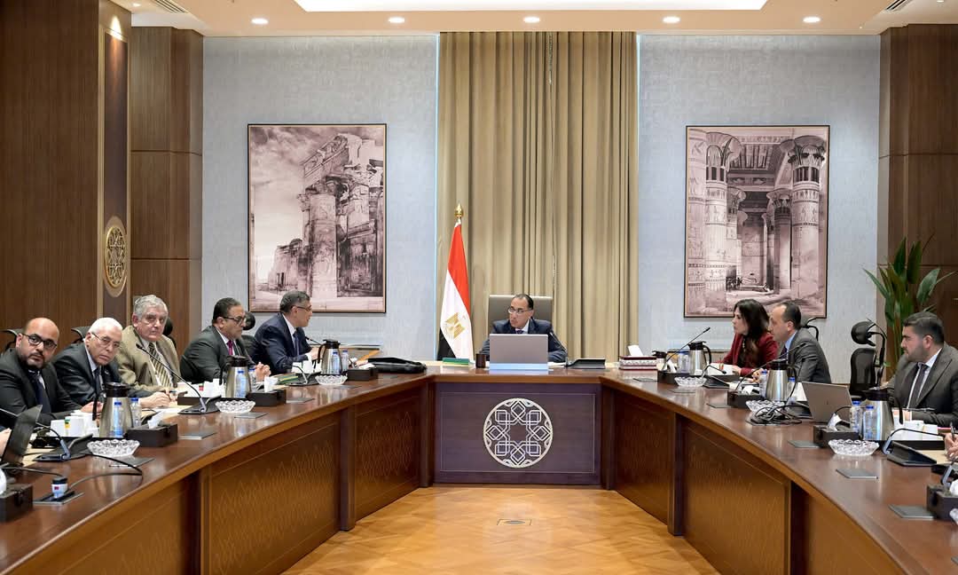 رئيس الوزراء يتابع مع محافظ الجيزة عددا من ملفات العمل والمشروعات بالمحافظة 1 رئيس الوزراء يتابع مع محافظ الجيزة عددا من ملفات العمل والمشروعات بالمحافظة