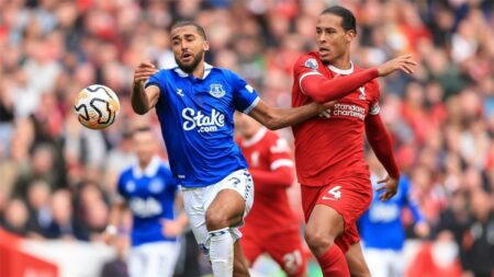تحديد موعد مبدئي لمباراة ليفربول وإيفرتون في الدوري الإنجليزي