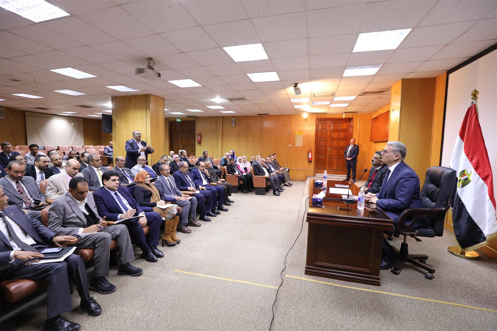 وزير البترول يعقد لقاء موسعاً مع العاملين بمقر هيئة الثروة المعدنية 3 وزير البترول يعقد لقاء موسعاً مع العاملين بمقر هيئة الثروة المعدنية