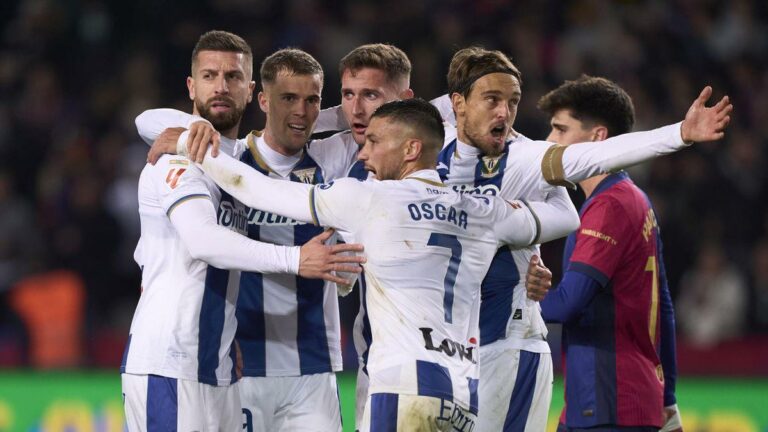 فيديو | مدافع ريال مدريد يسخر من هزيمة برشلونة أمام ليجانيس في الدوري الإسباني