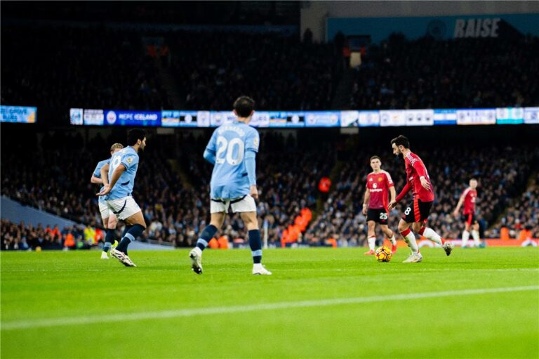 فيديو | مانشستر يونايتد يقلب الطاولة على مانشستر سيتي ويحسم الديربي في الوقت القاتل