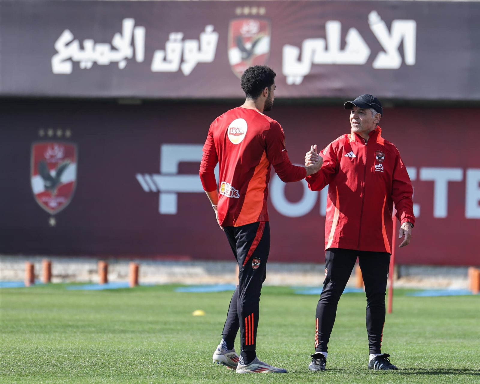 الأهلي وشباب بلوزداد.. مصطفى شوبير يعود للتدريبات بعد التعافي من الإصابة 2 الأهلي وشباب بلوزداد.. مصطفى شوبير يعود للتدريبات بعد التعافي من الإصابة