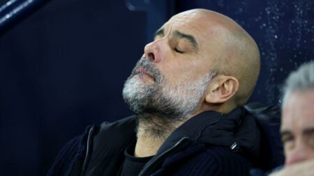 لا أمتلك لاعبين.. جوارديولا يحطم آمال مانشستر سيتي في سباق الدوري الإنجليزي