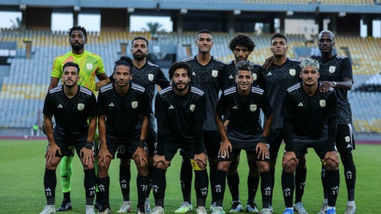 مدرب فاركو يشيد بصفقة الزمالك المحتملة.. وأحمد سليمان يُحاول منعه من الحديث عنها