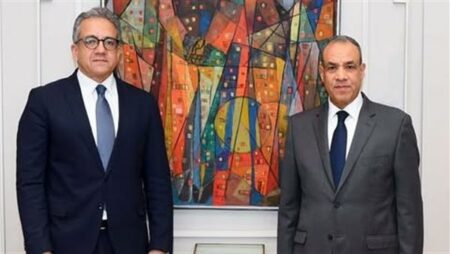 وزير الخارجية يستقبل المصري المرشح لمنصب مدير عام اليونسكو