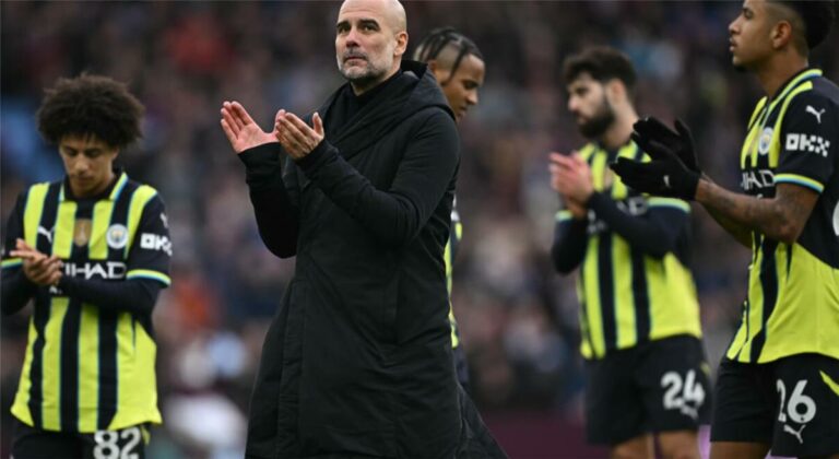 لاعب مانشستر سيتي يدخل في مشادة مع لاعبي أستون فيلا ويرد بسخرية على الجماهير
