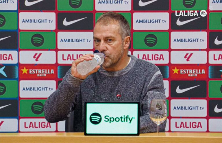 فليك يفاجئ الصحفيين بعد خسارة برشلونة أمام أتلتيكو مدريد: أنا سعيد وسنحتفل