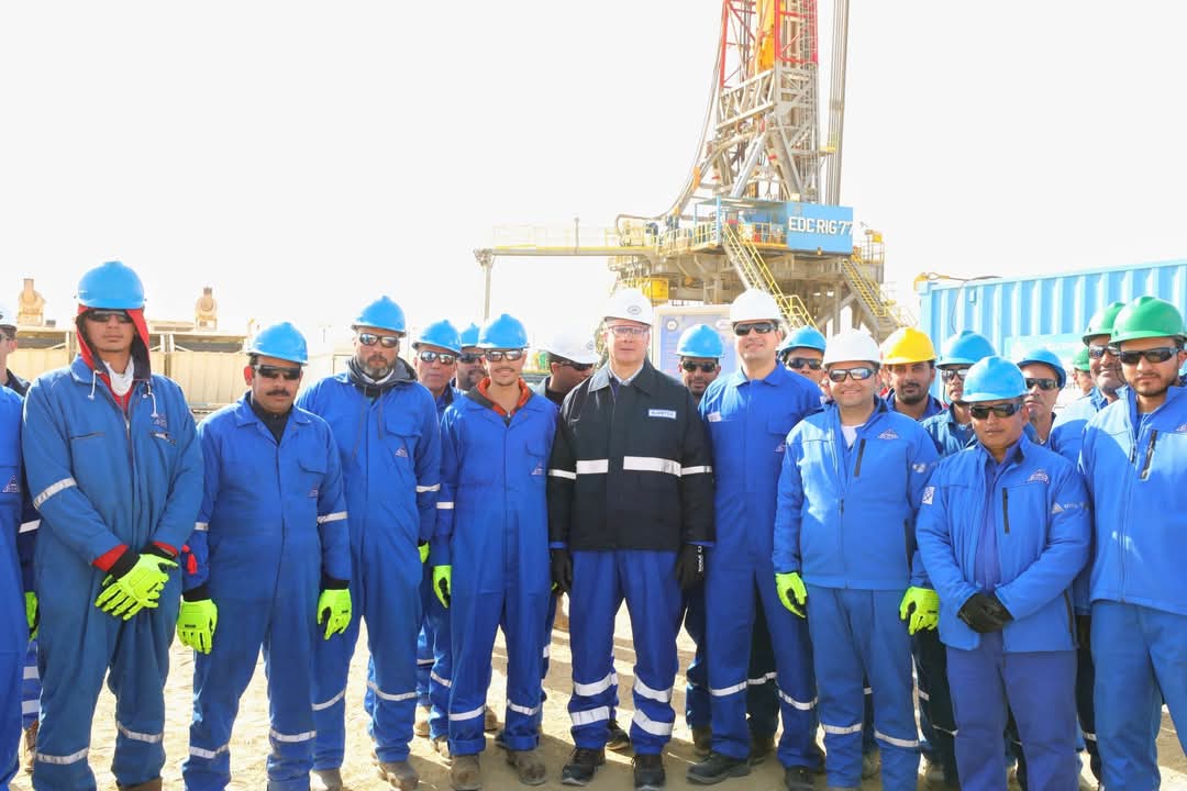 وزير البترول يتفقد موقع بدر 3 بمنطقة الصحراء الغربية 6 وزير البترول يتفقد موقع بدر 3 بمنطقة الصحراء الغربية
