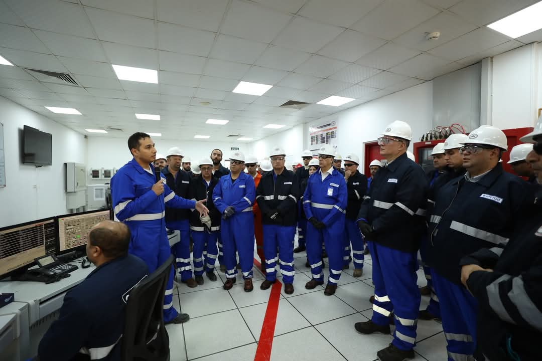 وزير البترول يتفقد موقع بدر 3 بمنطقة الصحراء الغربية 12 وزير البترول يتفقد موقع بدر 3 بمنطقة الصحراء الغربية