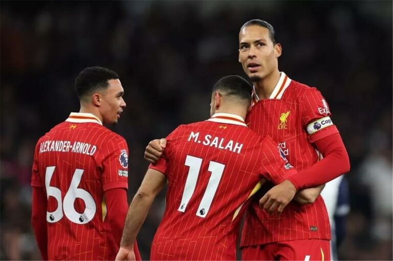 فان دايك ينهال بالمديح على محمد صلاح: يُلبّي النداء دائمًا