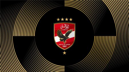 غير سعيد في ناديه.. تقارير: لاعب الأهلي السابق يوافق على العودة قبل مونديال الأندية