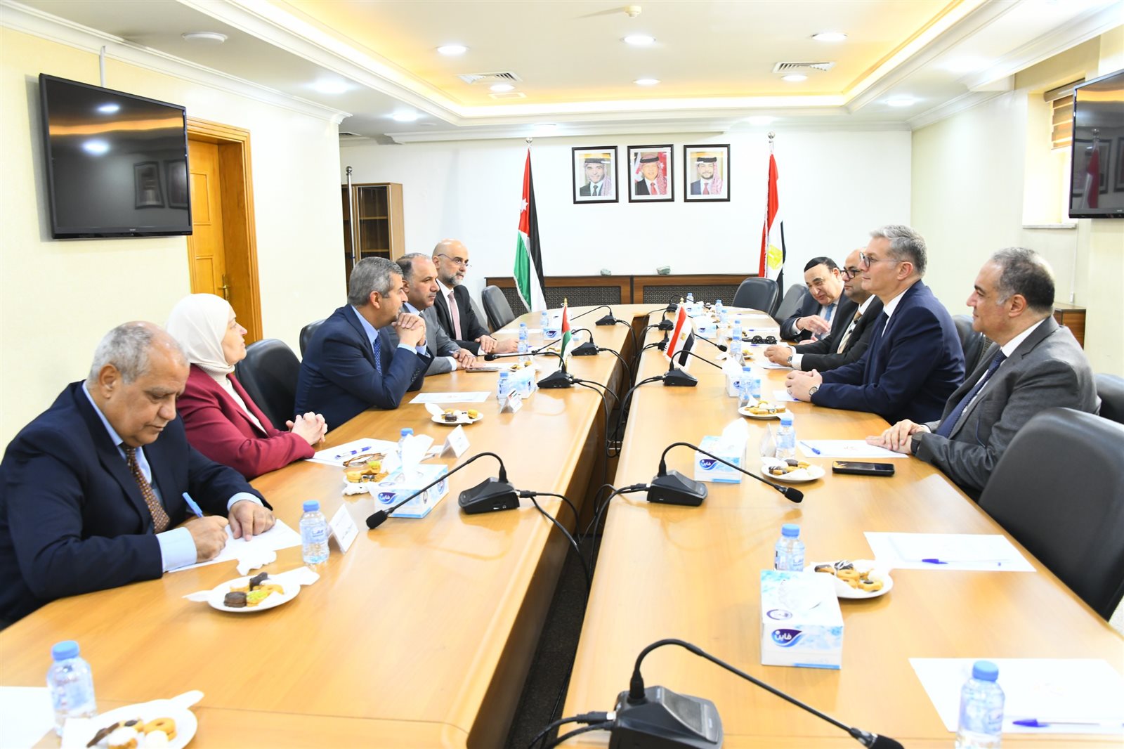 وزير البترول يجري زيارة تفقدية للشركات المصرية العاملة في الأردن
