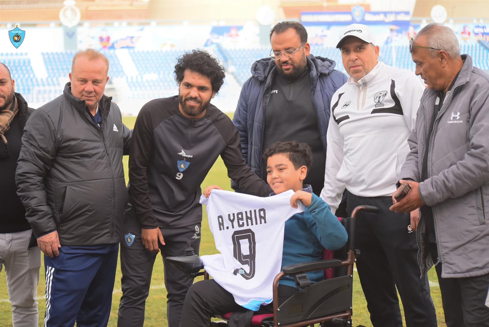 غزل المحلة يكرم الطفل بدر شعبان.. ورئيس النادي يهديه كرسيًا كهربائيًا| صور