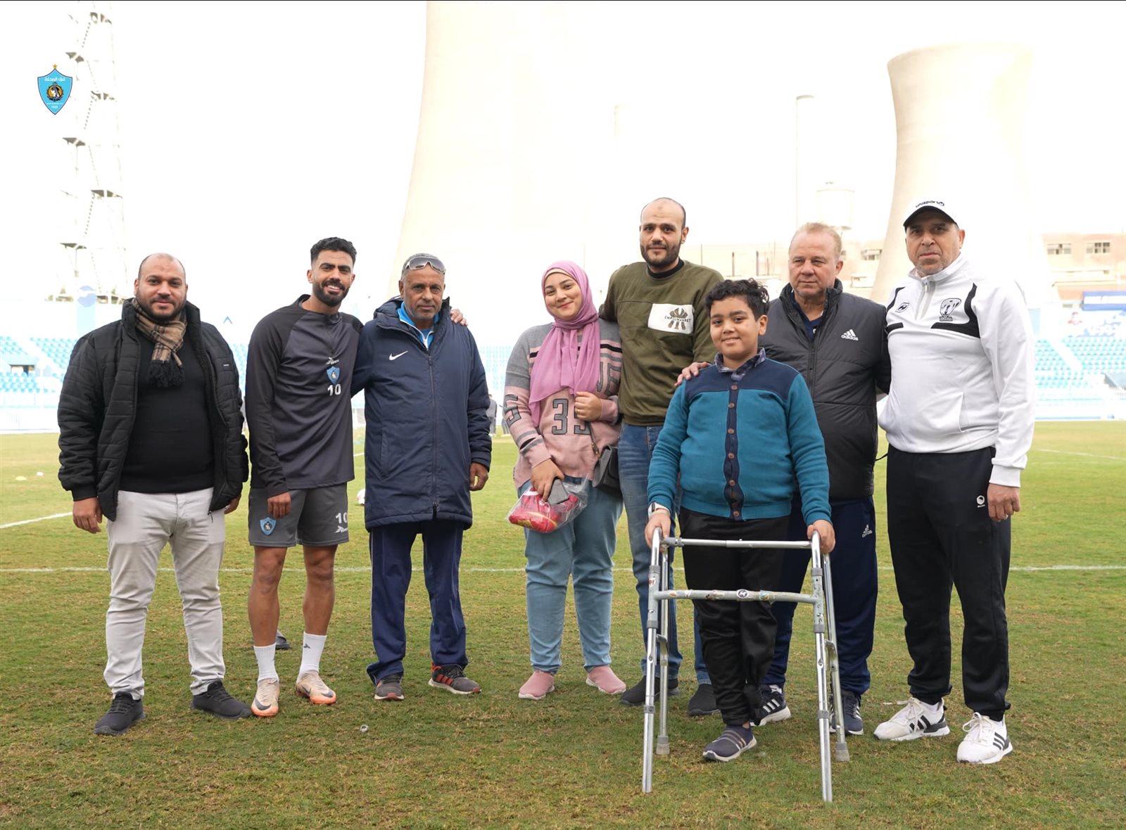 غزل المحلة يكرم الطفل بدر شعبان.. ورئيس النادي يهديه كرسيًا كهربائيًا| صور