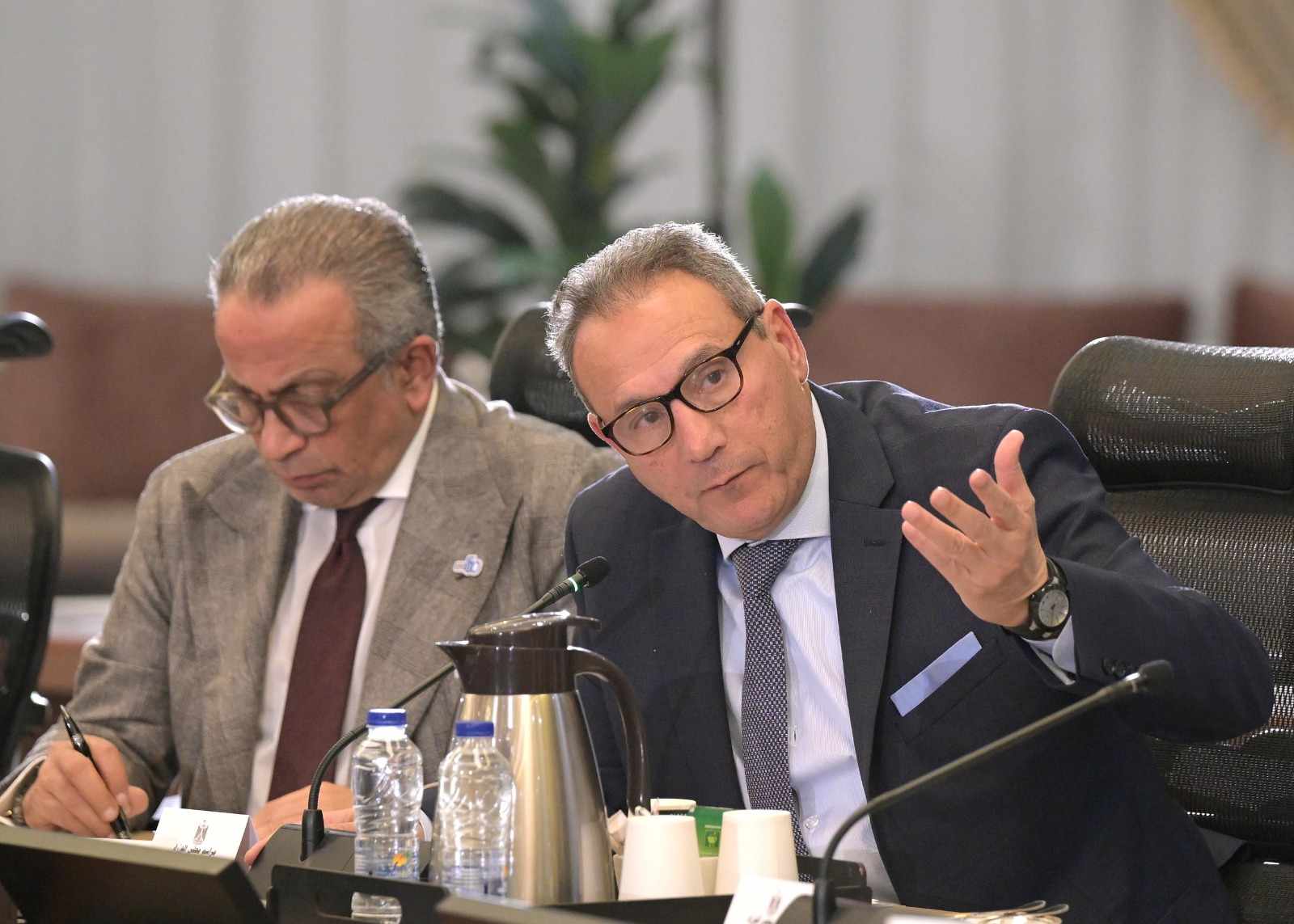 خلال لقائه عددًا من المستثمرين.. رئيس الوزراء يستمع لبعض الآراء المهمة ويُعقب عليها 8 خلال لقائه عددًا من المستثمرين.. رئيس الوزراء يستمع لبعض الآراء المهمة ويُعقب عليها