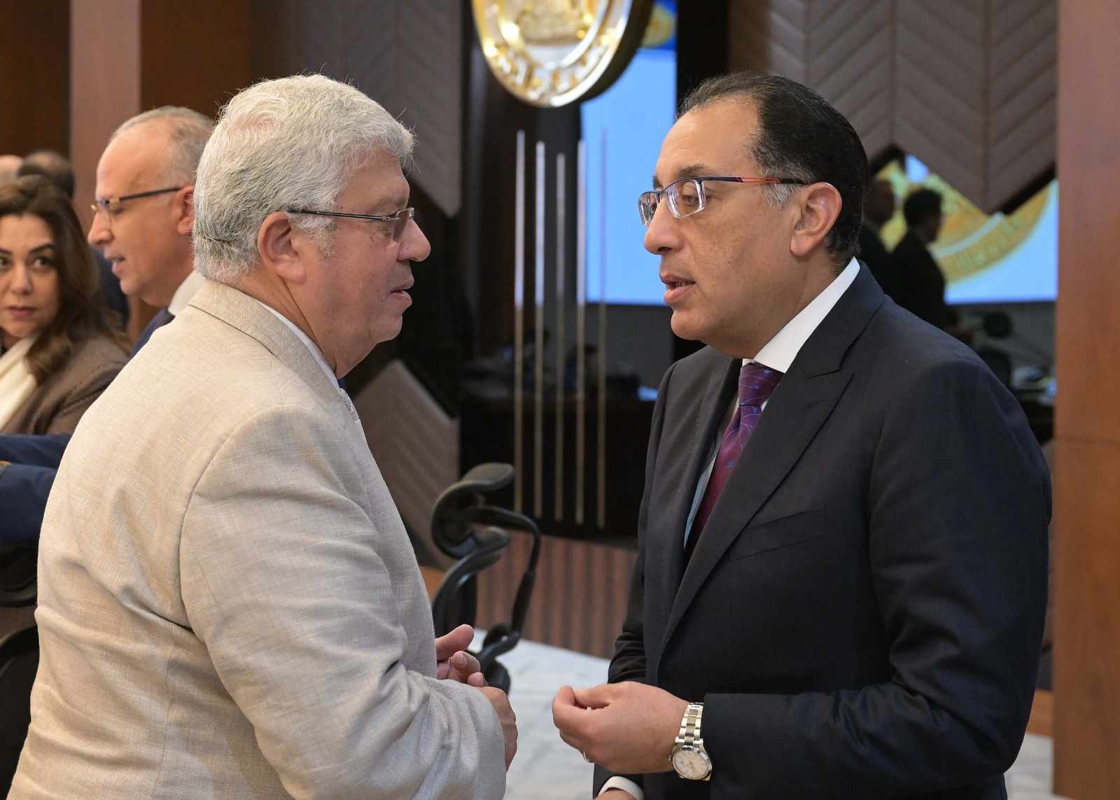خلال لقائه عددًا من المستثمرين.. رئيس الوزراء يستمع لبعض الآراء المهمة ويُعقب عليها 19 خلال لقائه عددًا من المستثمرين.. رئيس الوزراء يستمع لبعض الآراء المهمة ويُعقب عليها