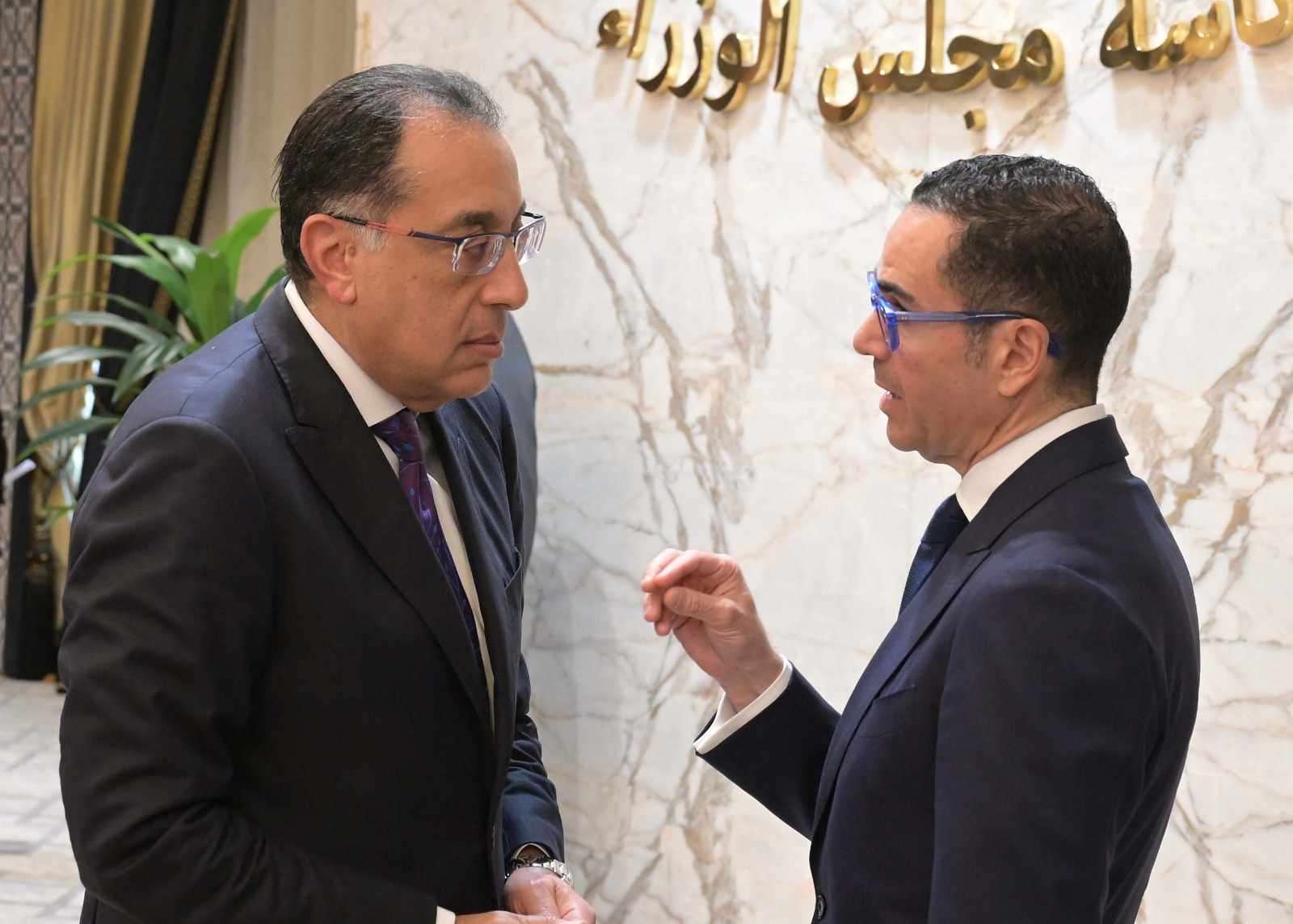 خلال لقائه عددًا من المستثمرين.. رئيس الوزراء يستمع لبعض الآراء المهمة ويُعقب عليها 18 خلال لقائه عددًا من المستثمرين.. رئيس الوزراء يستمع لبعض الآراء المهمة ويُعقب عليها