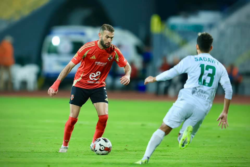الأهلي يهزم المصري بثنائية في مواجهة مثيرة بالدوري 8 الأهلي يهزم المصري بثنائية في مواجهة مثيرة بالدوري