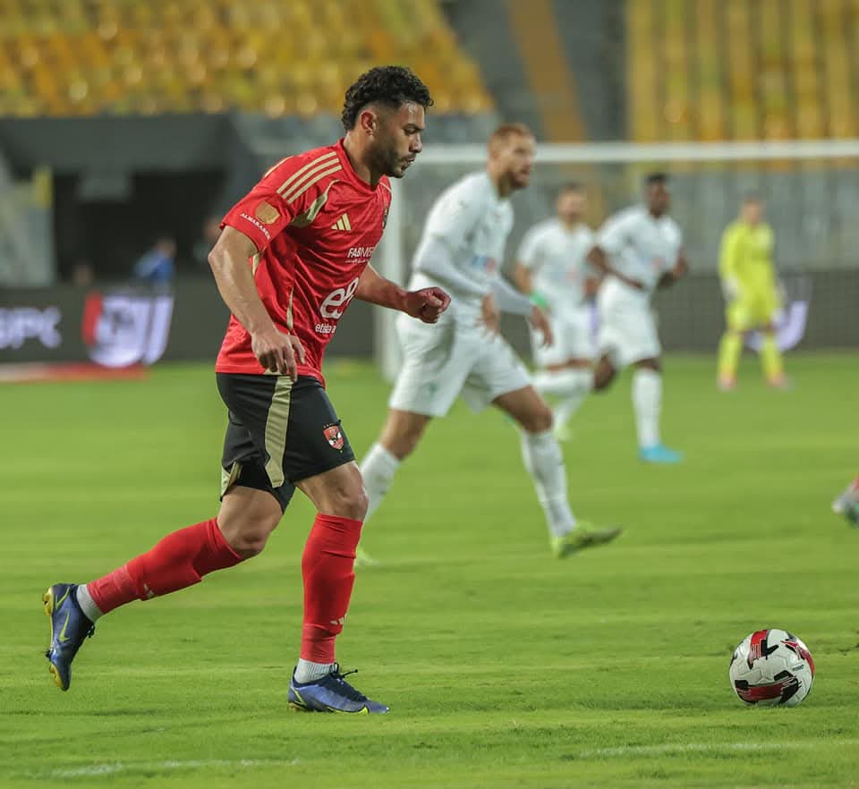 الأهلي يهزم المصري بثنائية في مواجهة مثيرة بالدوري 12 الأهلي يهزم المصري بثنائية في مواجهة مثيرة بالدوري