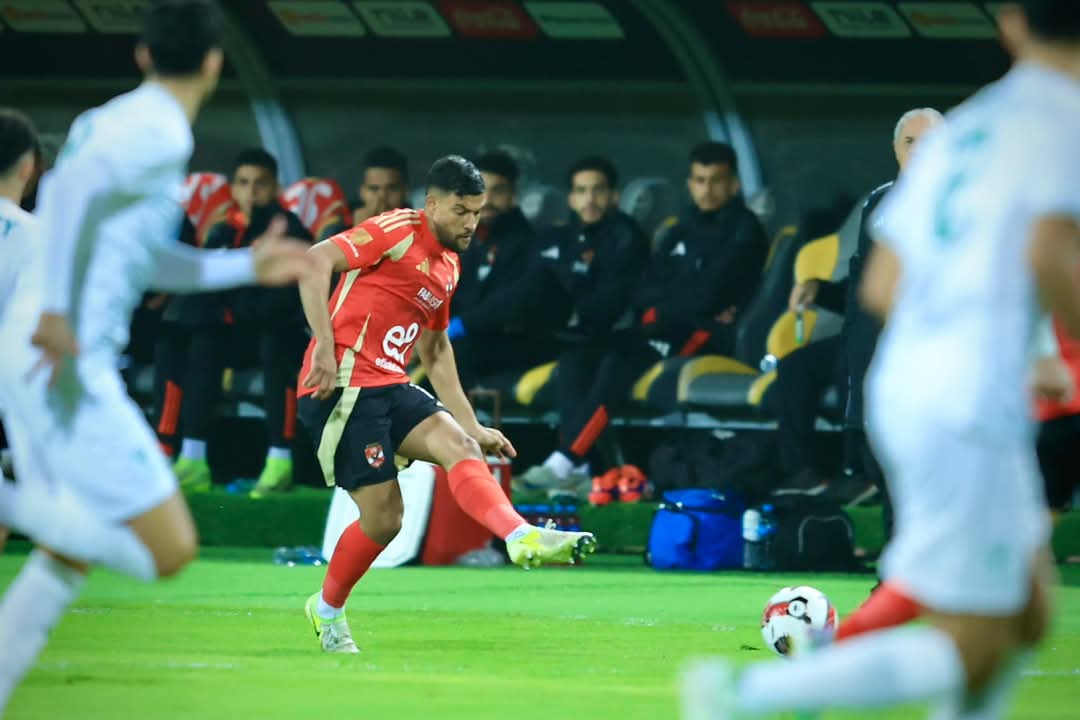 الأهلي يهزم المصري بثنائية في مواجهة مثيرة بالدوري 14 الأهلي يهزم المصري بثنائية في مواجهة مثيرة بالدوري