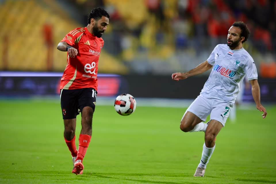 الأهلي يهزم المصري بثنائية في مواجهة مثيرة بالدوري 16 الأهلي يهزم المصري بثنائية في مواجهة مثيرة بالدوري