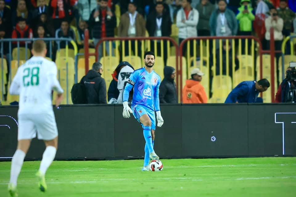 الأهلي يهزم المصري بثنائية في مواجهة مثيرة بالدوري 24 الأهلي يهزم المصري بثنائية في مواجهة مثيرة بالدوري