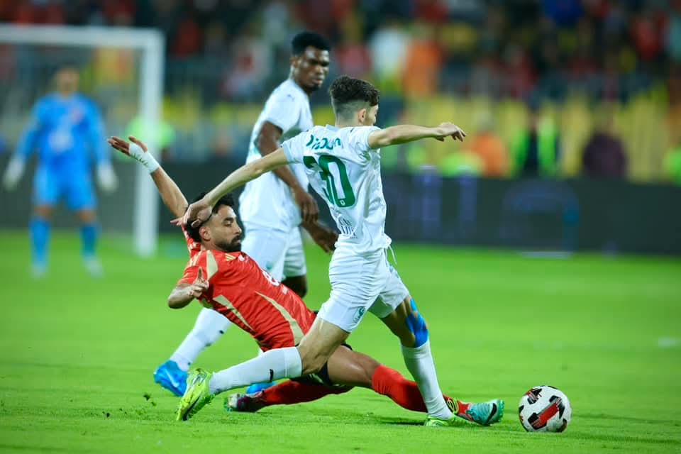 الأهلي يهزم المصري بثنائية في مواجهة مثيرة بالدوري 19 الأهلي يهزم المصري بثنائية في مواجهة مثيرة بالدوري