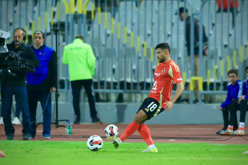 الأهلي يهزم المصري بثنائية في مواجهة مثيرة بالدوري 26 الأهلي يهزم المصري بثنائية في مواجهة مثيرة بالدوري