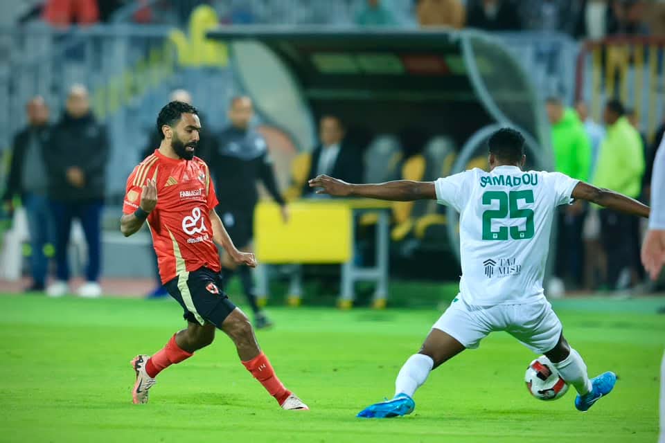 الأهلي يهزم المصري بثنائية في مواجهة مثيرة بالدوري 22 الأهلي يهزم المصري بثنائية في مواجهة مثيرة بالدوري