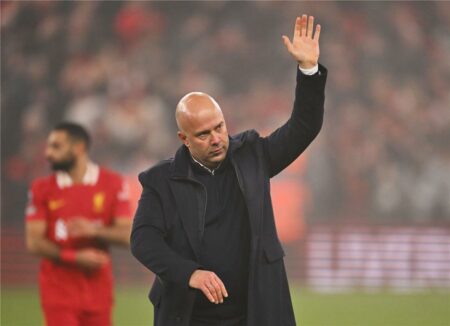 سلوت يتحدث عن تجديد عقد محمد صلاح مع ليفربول.. ويؤكد: الدفاع كان غير كفء أمام ليستر سيتي