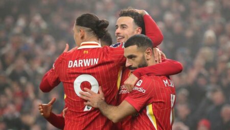 رجل مباراة ليفربول وليستر سيتي في الدوري الإنجليزي