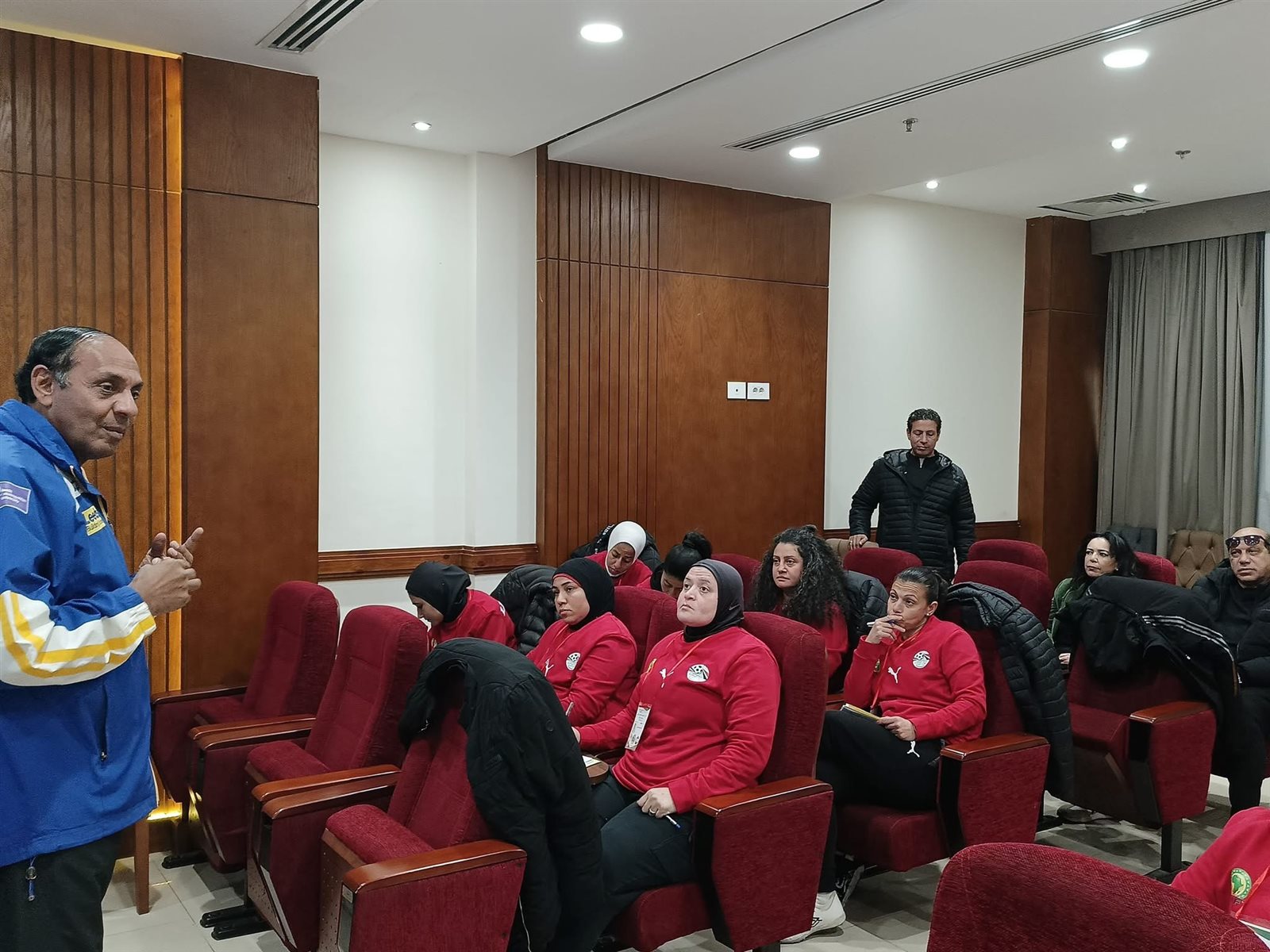 دعما للكرة النسائية..علاء نبيل وإيناس مظهر وحشيش يشهدون الرخصة الأفريقية B للمدربات 3 دعما للكرة النسائية..علاء نبيل وإيناس مظهر وحشيش يشهدون الرخصة الأفريقية B للمدربات