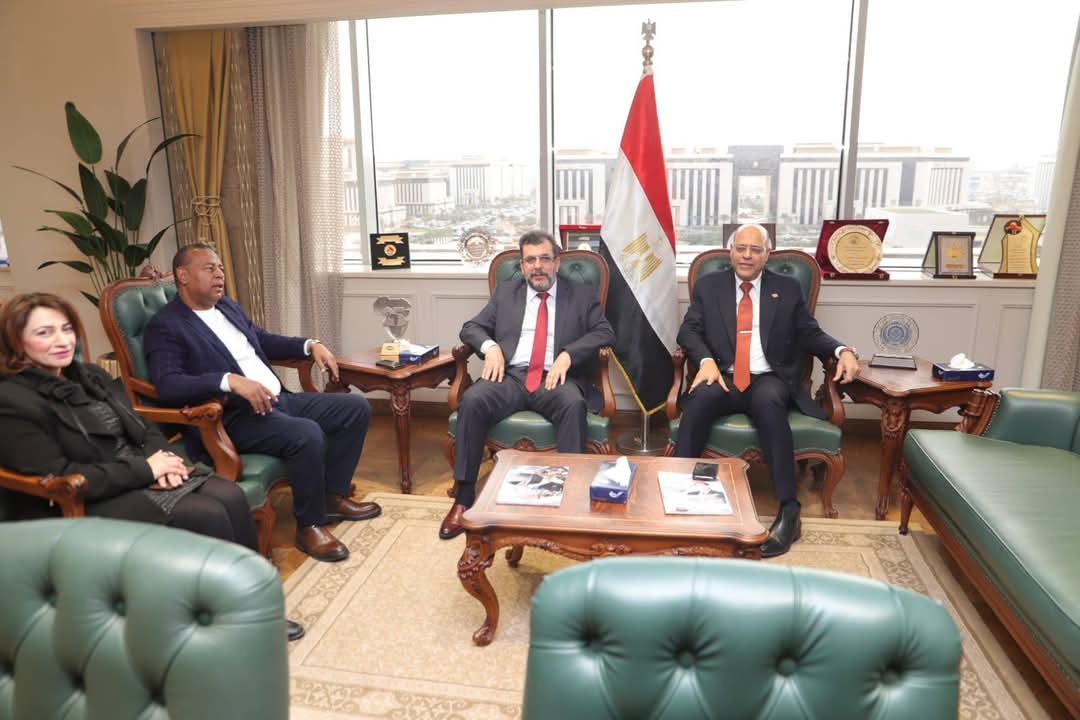 وزير العمل يلتقي الأمين العام لمنظمة الوحدة النقابية الإفريقية لبحث الملفات المُشتركة 1 وزير العمل يلتقي الأمين العام لمنظمة الوحدة النقابية الإفريقية لبحث الملفات المُشتركة