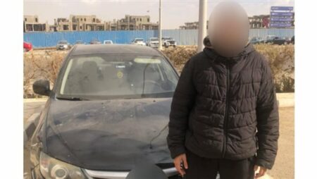 ضبط قائد سيارة لقيامه بطمس لوحاتها بالقاهرة