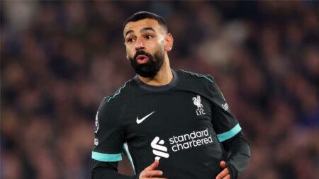 كاراجر: لا أهتم لما يقوله محمد صلاح عن مستقبله مع ليفربول
