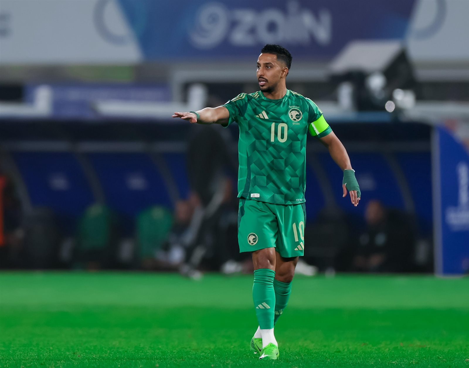 موعد مباراة عمان والسعودية في كأس خليجي 26 والقنوات الناقلة والمعلقين