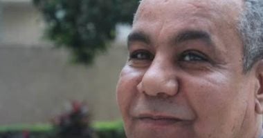كبار الصحفيين يشاركون فى عزاء محمد طعيمة بمسجد عمر مكرم