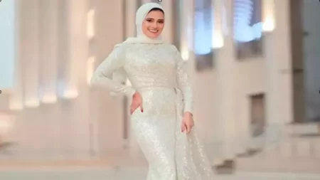 أحدث فساتين السهرة المحتشمة والفساتين النسائية القطنية لعام 2025