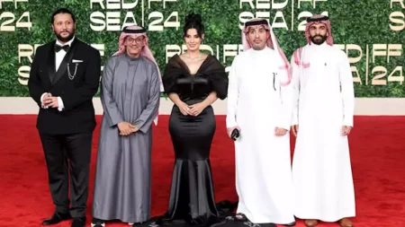 مؤلف فيلم "ثقوب": وجود الغموض بالأعمال للتحفيز ويجب ألا يؤثر على العوامل الفنية الأخرى