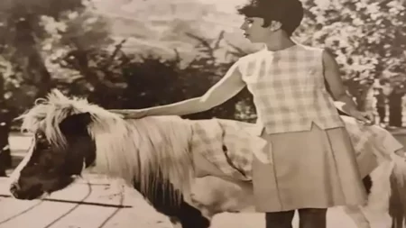 صورة نادرة للفنانة الراحلة رجاء الجداوي بمرحلة الشباب