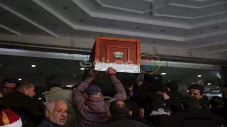الصور الأولى.. وصول جثمان أحمد عدوية لمسجد حسين صدقي بالمعادي