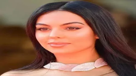 جورجينا بفستان مرصع بالكريستال في افتتاح مهرجان البحر الأحمر.. سعره 160 ألف جنيه