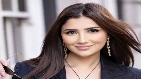 بإطلالة لامعة وجريئة.. 15 صورة لـ مي عمر تخطف الأنظار في ثاني أيام البحر الأحمر بالسعودية
