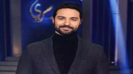 من المخمل.. كريم فهمي بإطلالة أنيقة في خامس أيام مهرجان البحر الأحمر بالسعودية