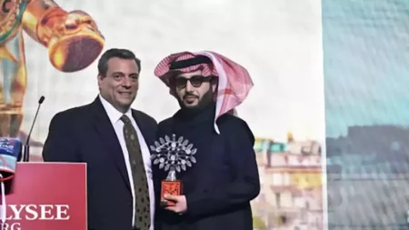 تركي آل الشيخ يفوز بجائزة "رجل الملاكمة" لعام 2024