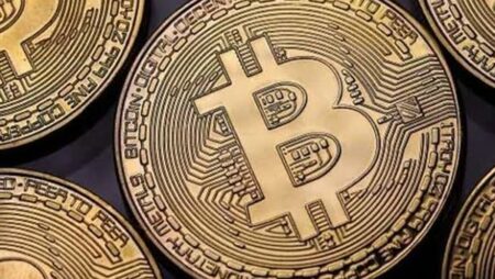 لأول مرة.. "بيتكوين" تسجل 106 آلاف دولار بالتزامن مع دعم ترامب للعملات الرقمية