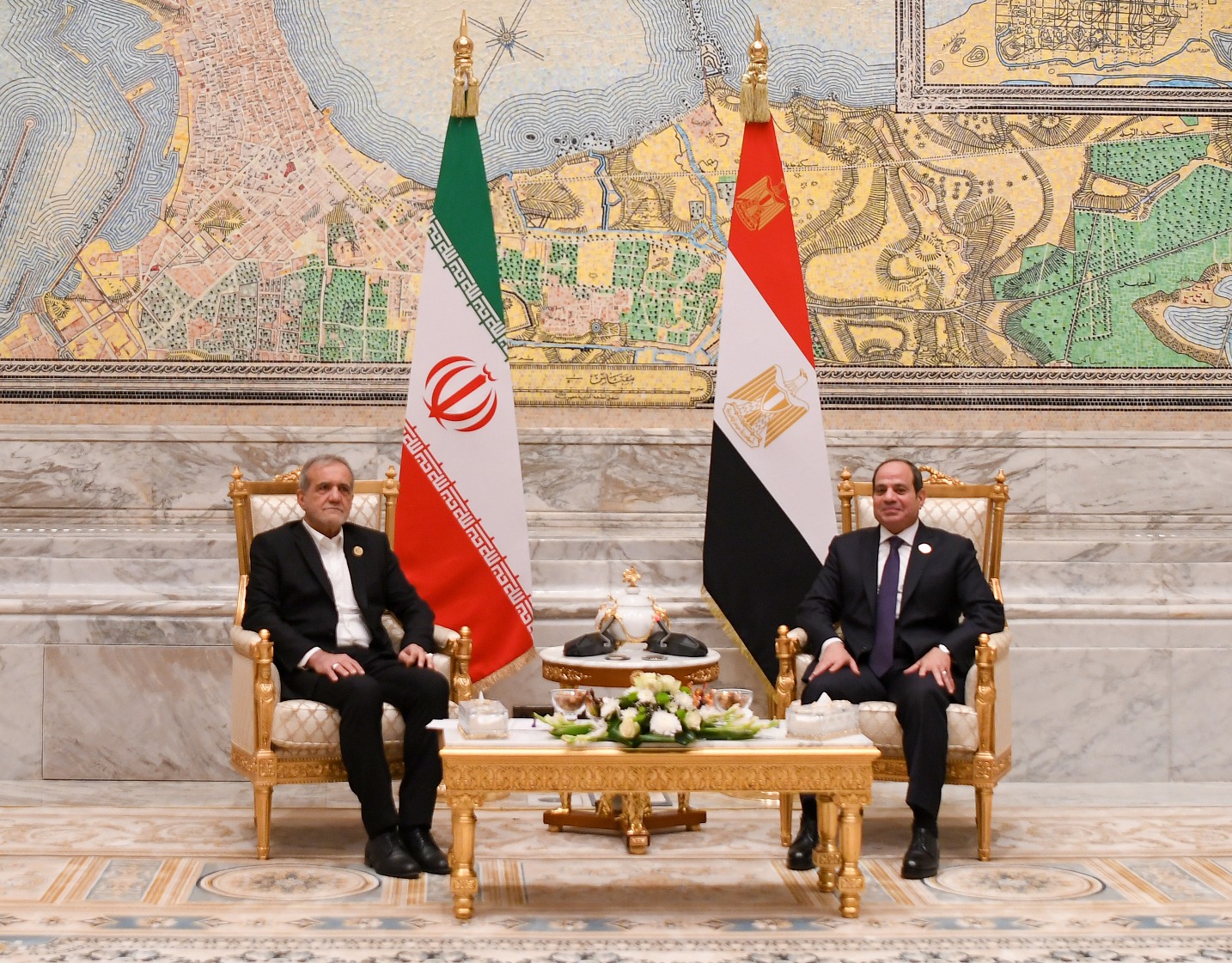 نشاط الرئيس اليوم.. السيسي يفتتح قمة الدول الثماني ويلتقي رؤساء تركيا وإيران وفلسطين ولبنان وبنجلاديش(صور) 6 نشاط الرئيس اليوم.. السيسي يفتتح قمة الدول الثماني ويلتقي رؤساء تركيا وإيران وفلسطين ولبنان وبنجلاديش(صور)